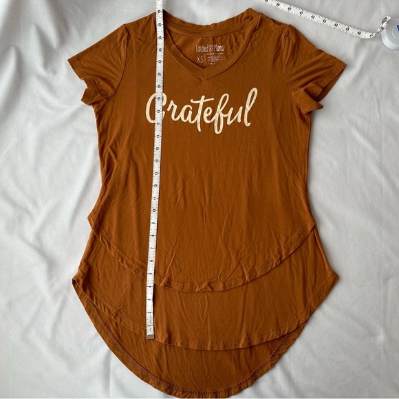 Latched Mama v-neck boyfriend nursing maternity tee - Grateful burnt orange - Picture 5 of 6